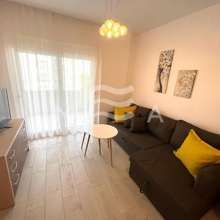Agimi 818 Apartment *