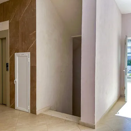 Agimi 818 Apartment