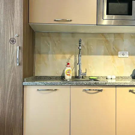 Agimi 818 Apartment