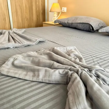 Agimi 818 Apartment *