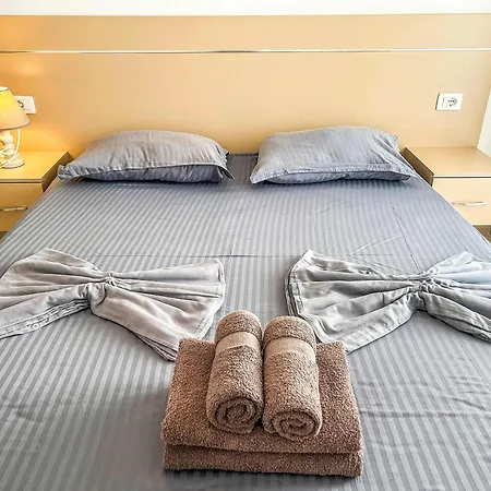 Agimi 818 Apartment