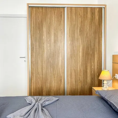 Agimi 818 Apartment *