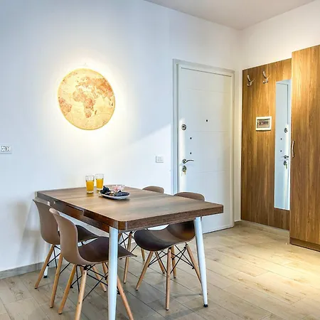 Agimi 818 Apartment