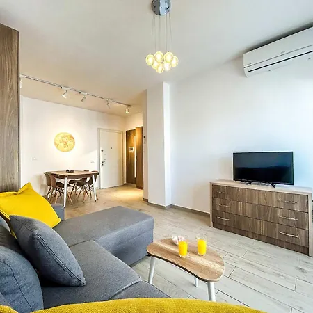 Agimi 818 Apartment *